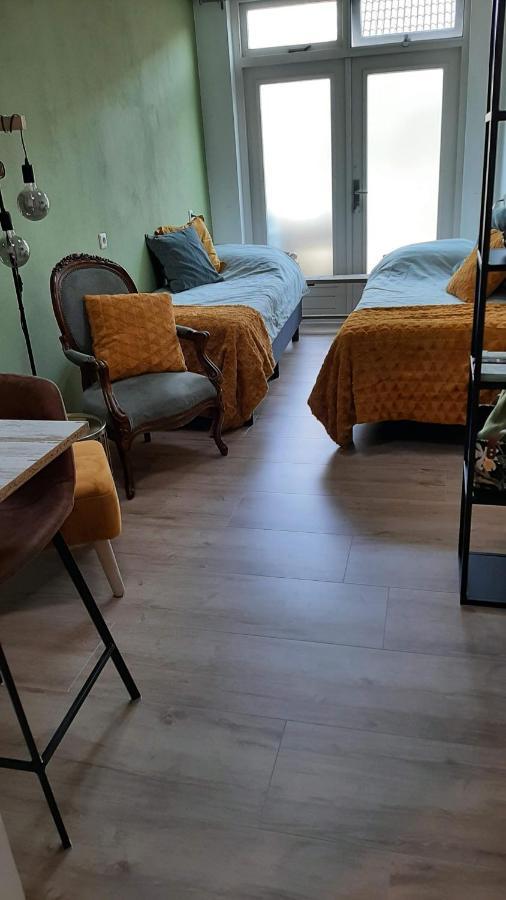 Couette-café Nummer 1 *